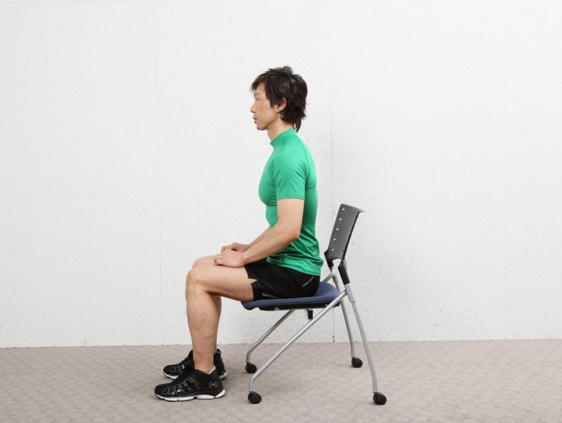 仕事中も筋トレ！座ったままできる腹筋トレーニングなど3種 [筋トレ 