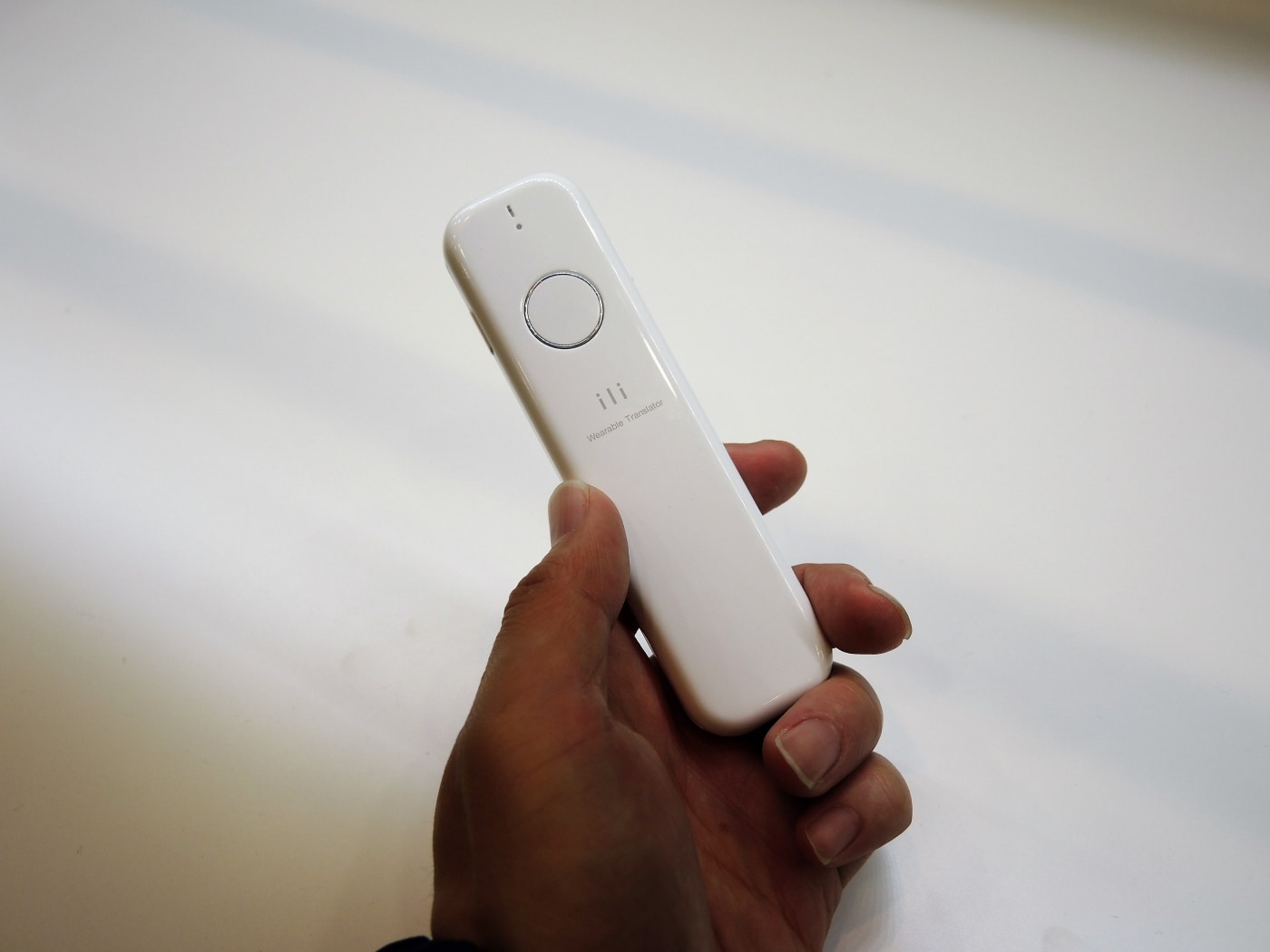 話しかけて一瞬で翻訳――翻訳デバイスili（イリー） [新製品