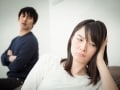 構ってくれないと拗ねる……かまってちゃんの特徴・対処法