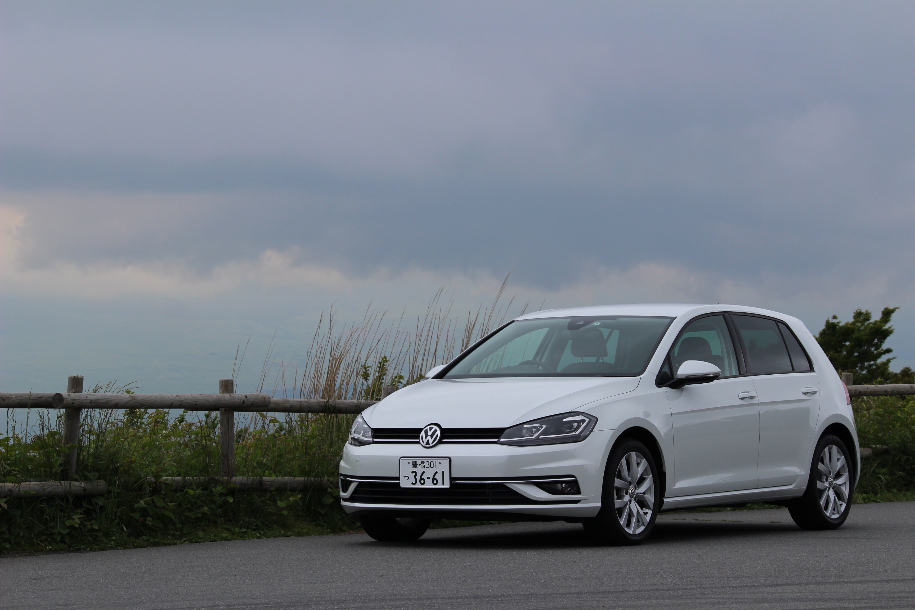 C-10852 5G# フォルクスワーゲン ゴルフ７ VOLKSWAGEN GOLF Ⅶ 純正 リアバンパー 5G6 807 421 01810 5月27日更新！フォルクスワーゲン 新型ゴルフ（ゴルフ7）新型車解説