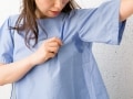 酷暑に着てはいけない！汗が目立つニオイが気になる服