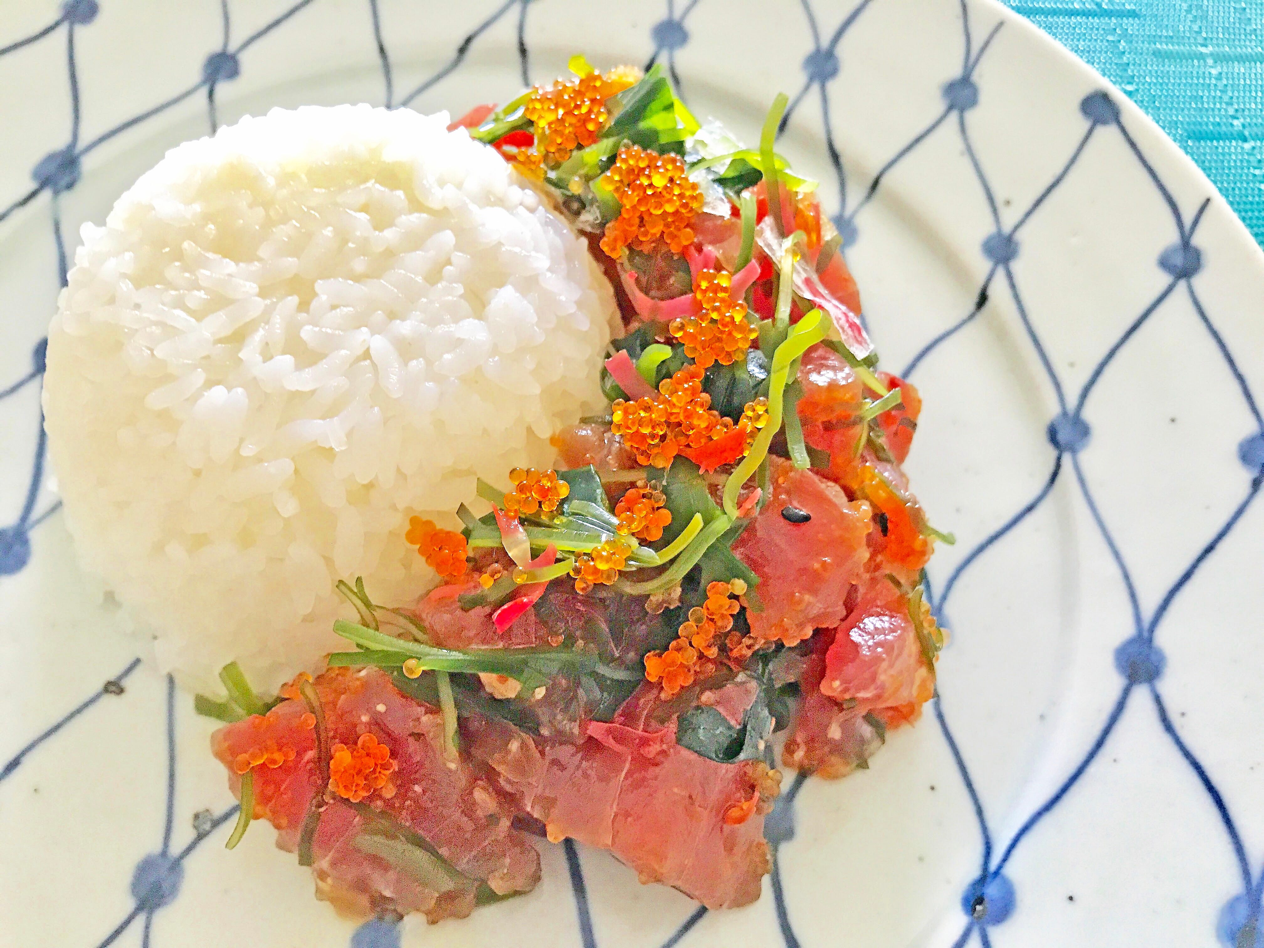 混ぜるだけで簡単！とびこと海藻入りピリ辛ポキ丼 [男心をつかむ 