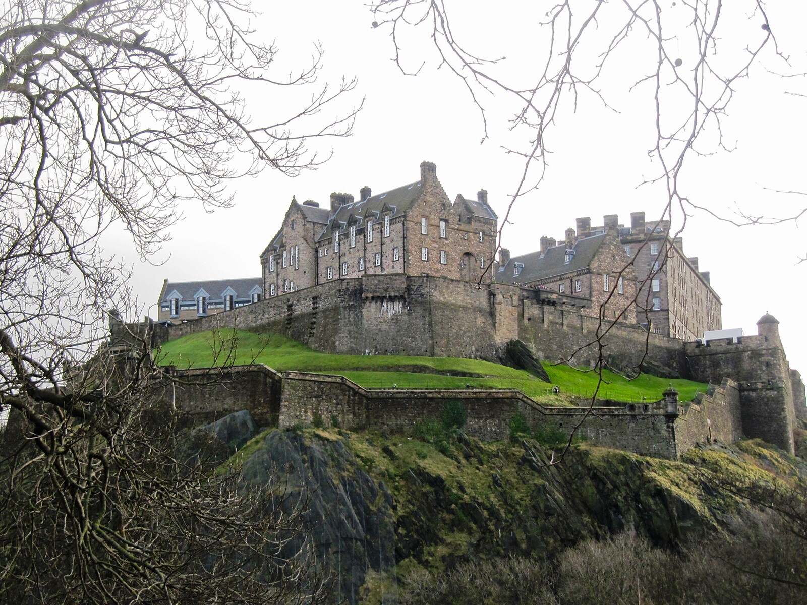 エディンバラ：イギリスが誇る歴史・文芸・幽霊の町 [世界遺産] All About