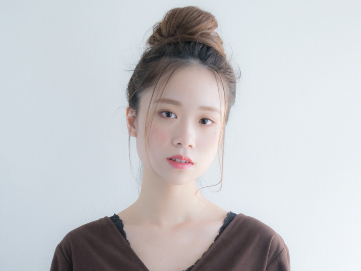 お団子ヘアの位置5種類！高め・低めなど、基本の形と印象チェンジ術