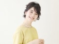 ショートでも崩れにくい！フェミニンな耳かけアレンジ