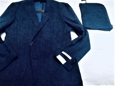ジャケットをバッグに入れるために付属する専用ポーチ。昨今、こんなジャケットが増えていたことをご存知でしたか。
