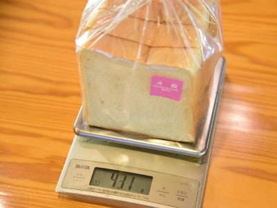 普通の食パンの重さは431g