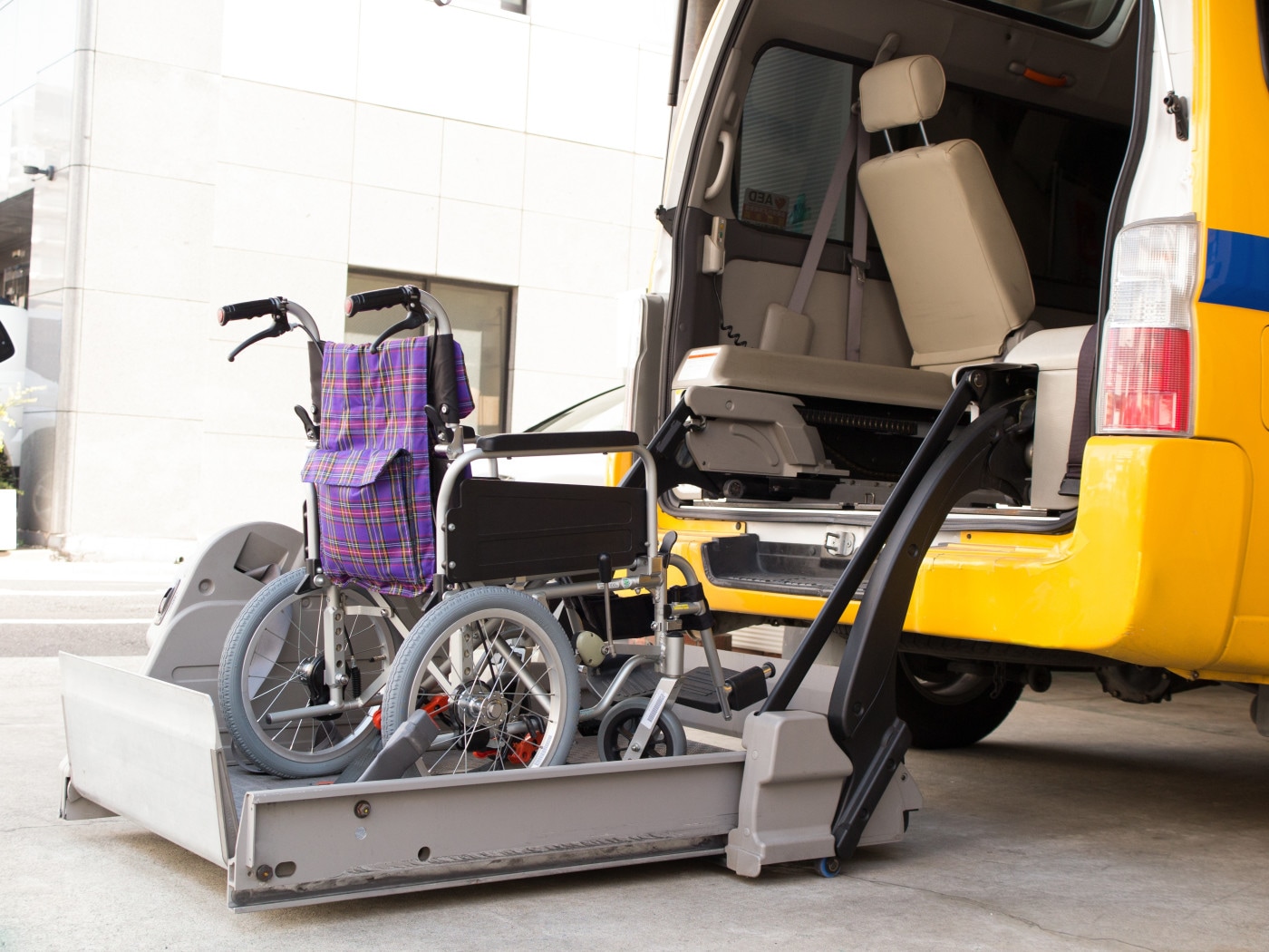 希少AZワゴン・スローパー!車いす移動車!介護タクシーに!福祉施設に!検