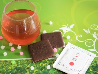 洋菓子にも和菓子にも合う爽やかな赤いお茶です。