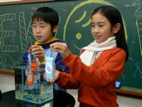 デザインと安心を両立したキッズケータイ