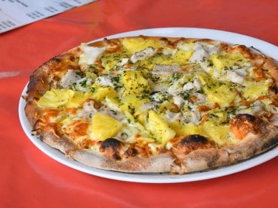 モーレア島屈指の超人気店「ALLO PIZZA」のピッツァ