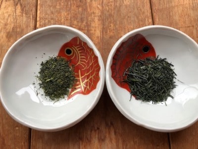 左が100グラム1,000円のお茶、右がまれもの