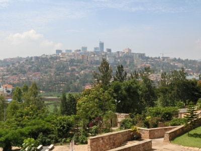 “千の丘の国”と呼ばれるルワンダの風景。この独特の国土が、あの時被害者たちの逃げ場を奪っていったのかもしれない……