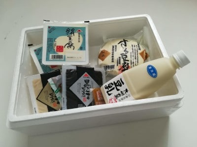 川島豆腐店のオンラインショップで人気の「ざる豆腐豆乳詰合せ」クール便で届きます