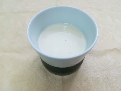 無調整で飲みやすい豆乳も人気商品のひとつ。原材料は、九州産の大豆です