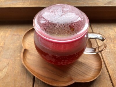 高い安全性とおいしさを追求するルピシアの紅茶。専用のカップを使うと簡単に紅茶をいれられる