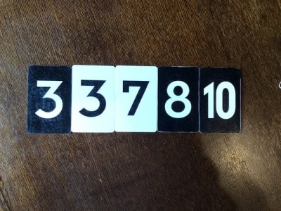 数字が小さい順に左から。同じ数字なら黒カードの方が小さいと考える