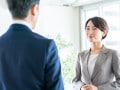 「お疲れ様」「ご苦労様」の違い、目上の人に使うのは間違い？