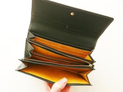 小銭ケースやカード収納ポケットが充実したキタムラの長財布