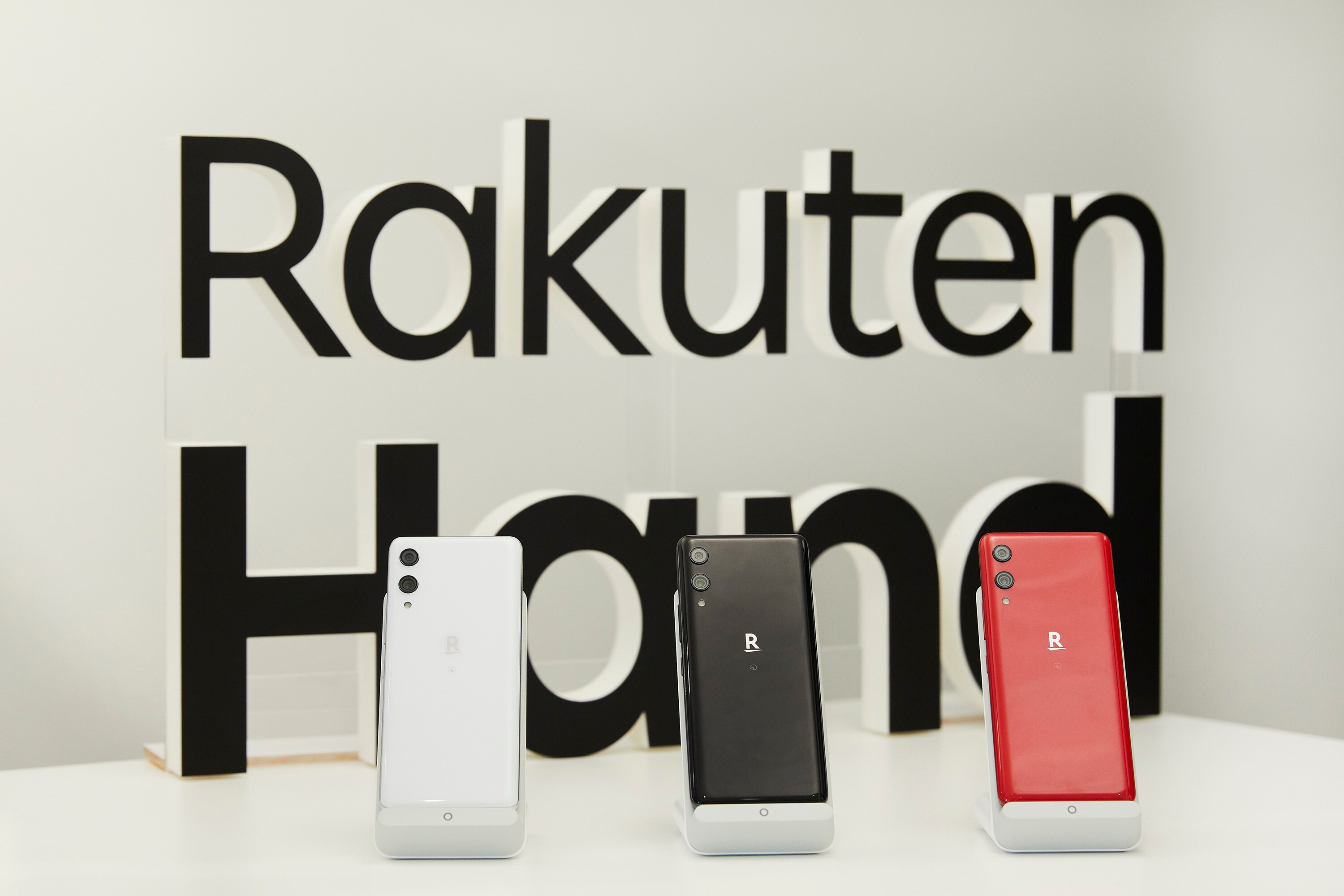 実質1円で人気の楽天モバイル「Rakuten Hand」はどんな人におすすめ