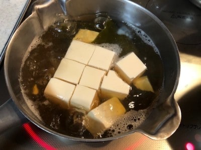 豆腐を入れる
