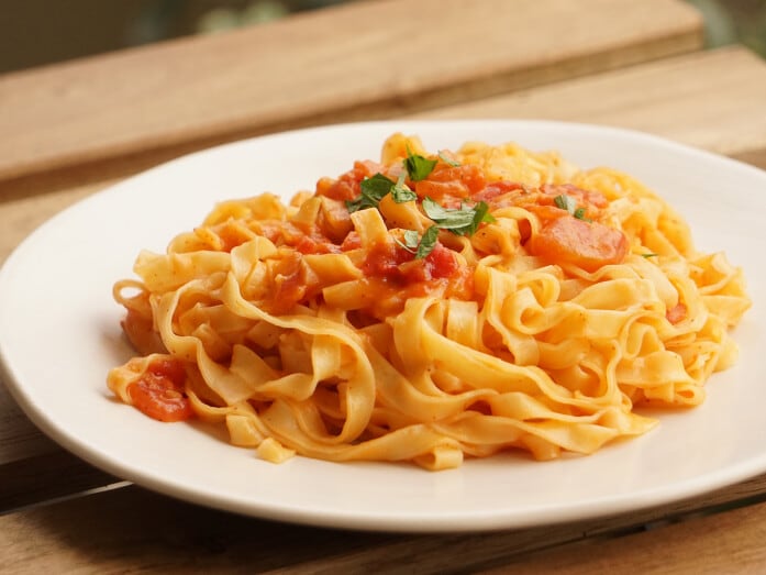 ゆでたてのパスタにそのまま絡めるだけでOK！お好みでパセリなどを添えても