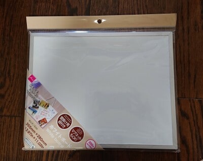 ダイソーの円「ホワイトボード」