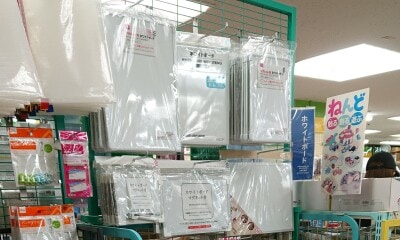ダイソーの「ホワイトボード」の売り場