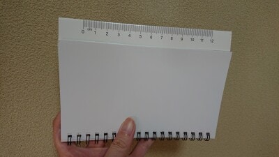 ダイソーの「ホワイトボードノート」を定規がわりに