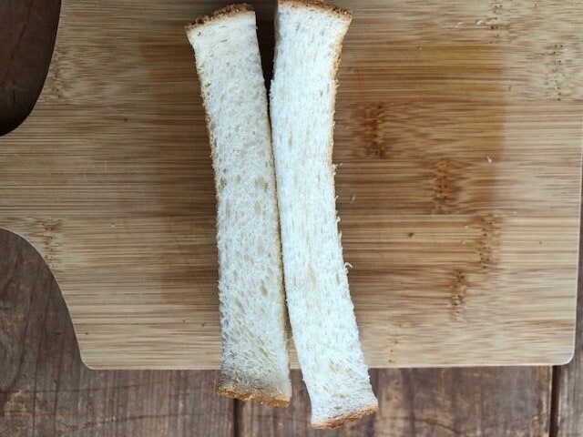 左が「味わいの食パン　6枚」、右が「香り豊かなふっくら食パン　6枚」