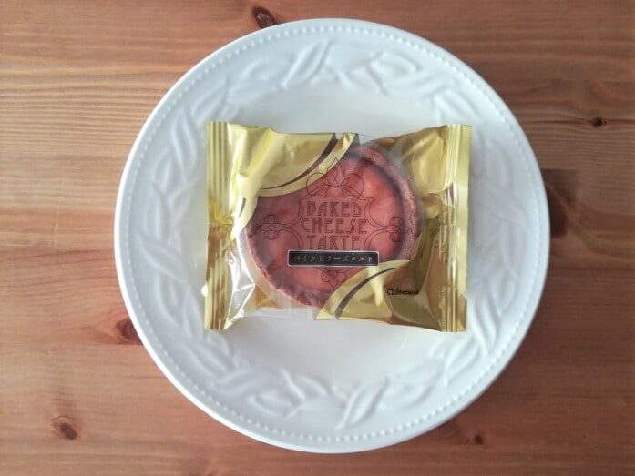 シャトレーゼの「ベイクドチーズタルト」のパッケージ