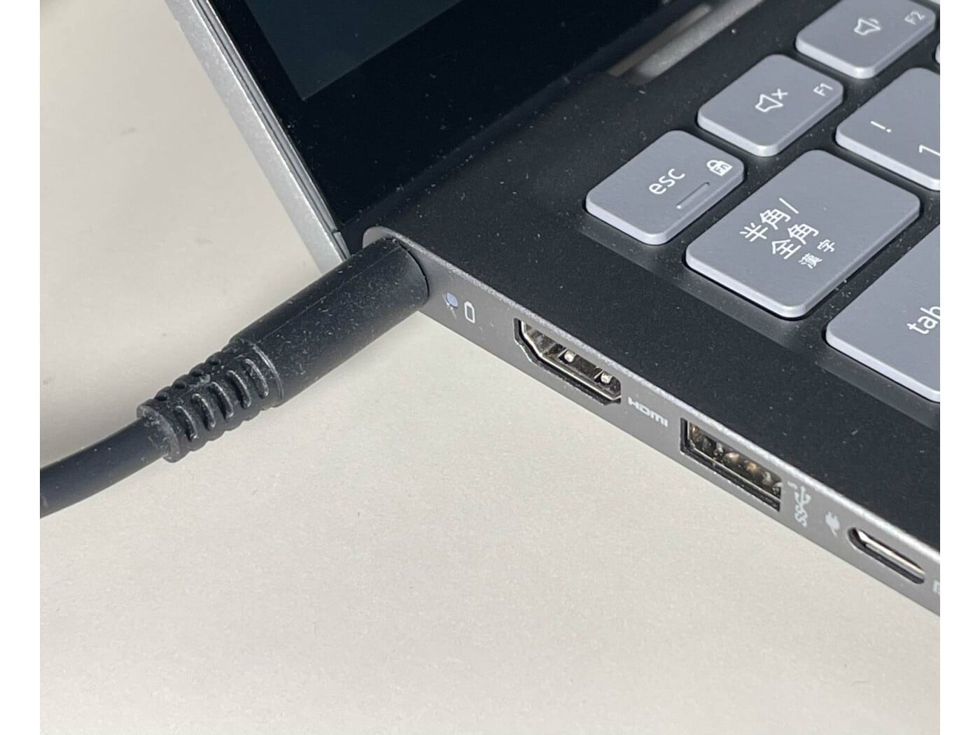 電源つなぎっぱなしはダメ？ ノートパソコンのバッテリー劣化を