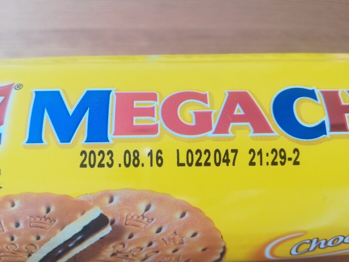 業務スーパーの「MEGACHOK サンドイッチビスケット」は賞味期限
