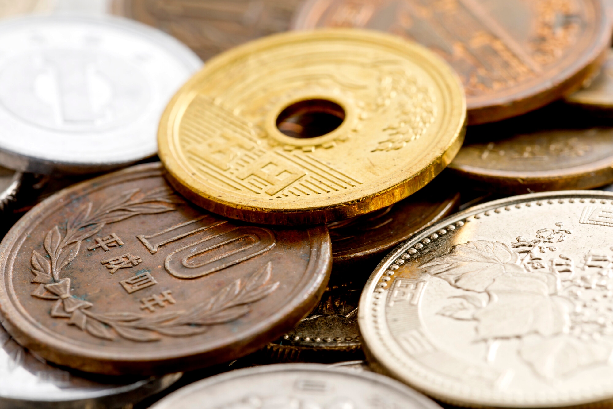 日本国 昭和33年 五円硬貨デザイン 楽天市場】10銭ニッケル貨 昭和8年(1933年) 美品 日本古銭