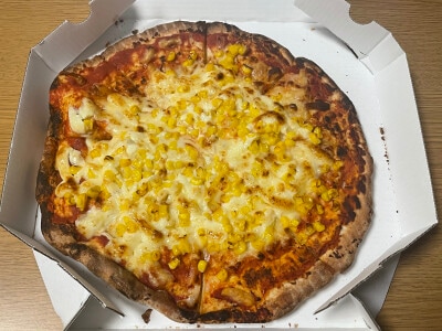 約600円で食べられる本格ピザ「たっぷりマヨコーンピザ」