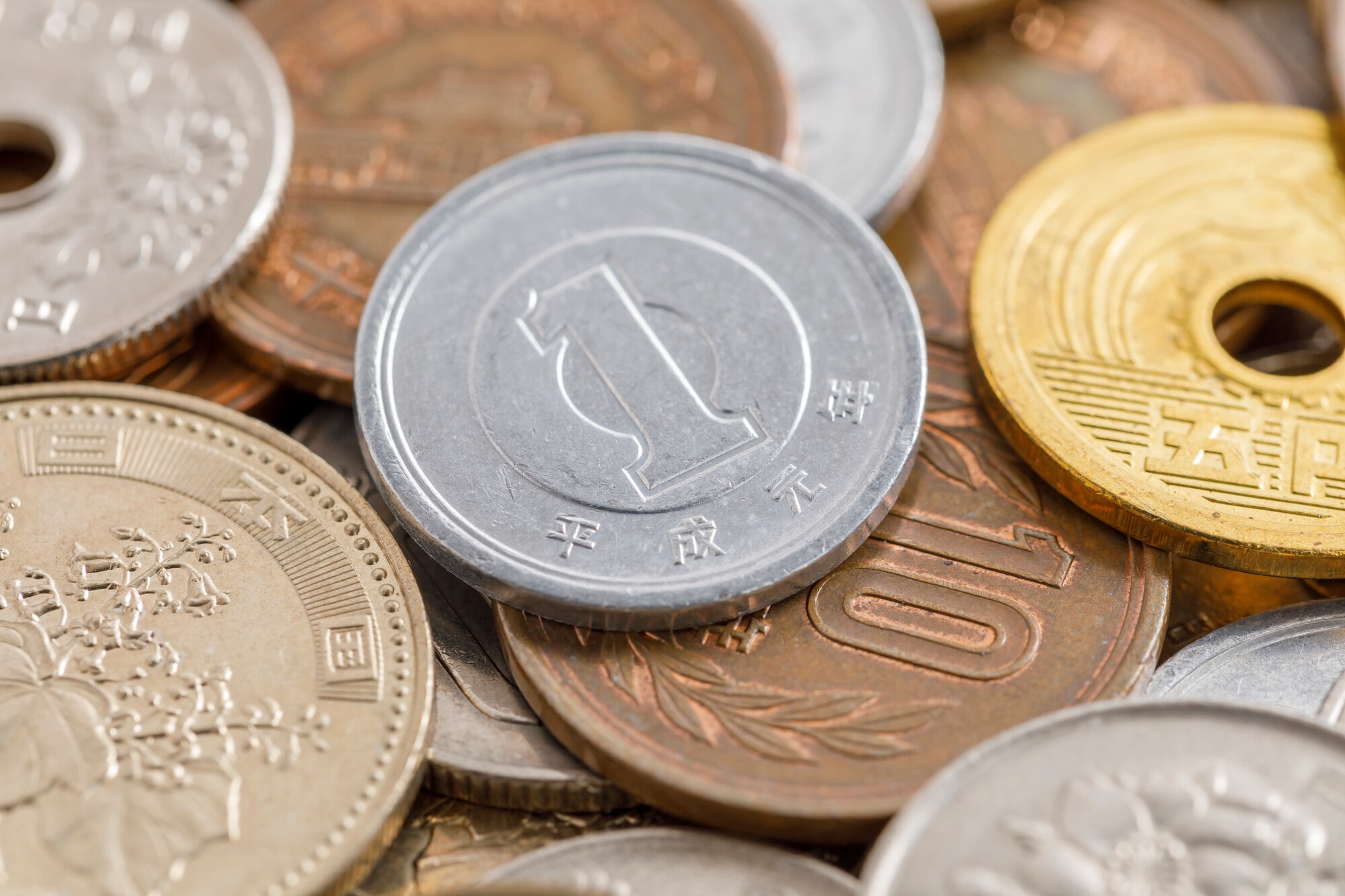 令和の1円玉は超レア、5円玉の原価は10円以上……日本硬貨が資源高騰・キャッシュレス化で減少中の事実 [社会ニュース] All About