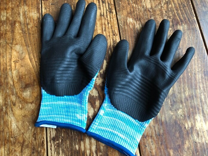 ワークマンの「ニトリルフィットサニタイズ(R)手袋」は手のひら部分にニトリルが使われている