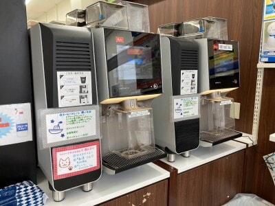 セルフサーバーで淹れたてが飲める
