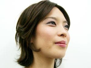 失敗なし！ 「大人カワイイ」派手色メイク