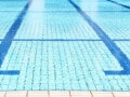 歩き方や時間は？ プールウォーキングの消費カロリーを高める方法