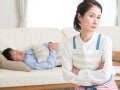 「家事も育児も何もできない」夫にしてしまう妻のNG習慣