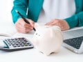 ​​​​​​​年収103万円の壁という言葉がありますが、年収103万円以下なら、所得税も住民税も非課税になりますか？