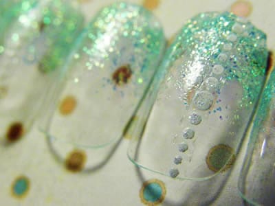 グリッターで速攻グラデーションネイル