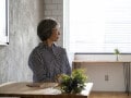 58歳独身、私は“かわいそう”な存在なのか？「独身のまま老いた孤独な女」というレッテル