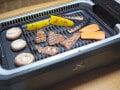 おうち焼肉の悩みを解決！ 山善「煙が少ない焼き肉グリル」の実力は？
