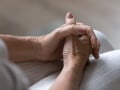 共働きの子育て世帯にのしかかる「老齢の親」問題…近居の80歳ひきこもり実母、どうすれば？