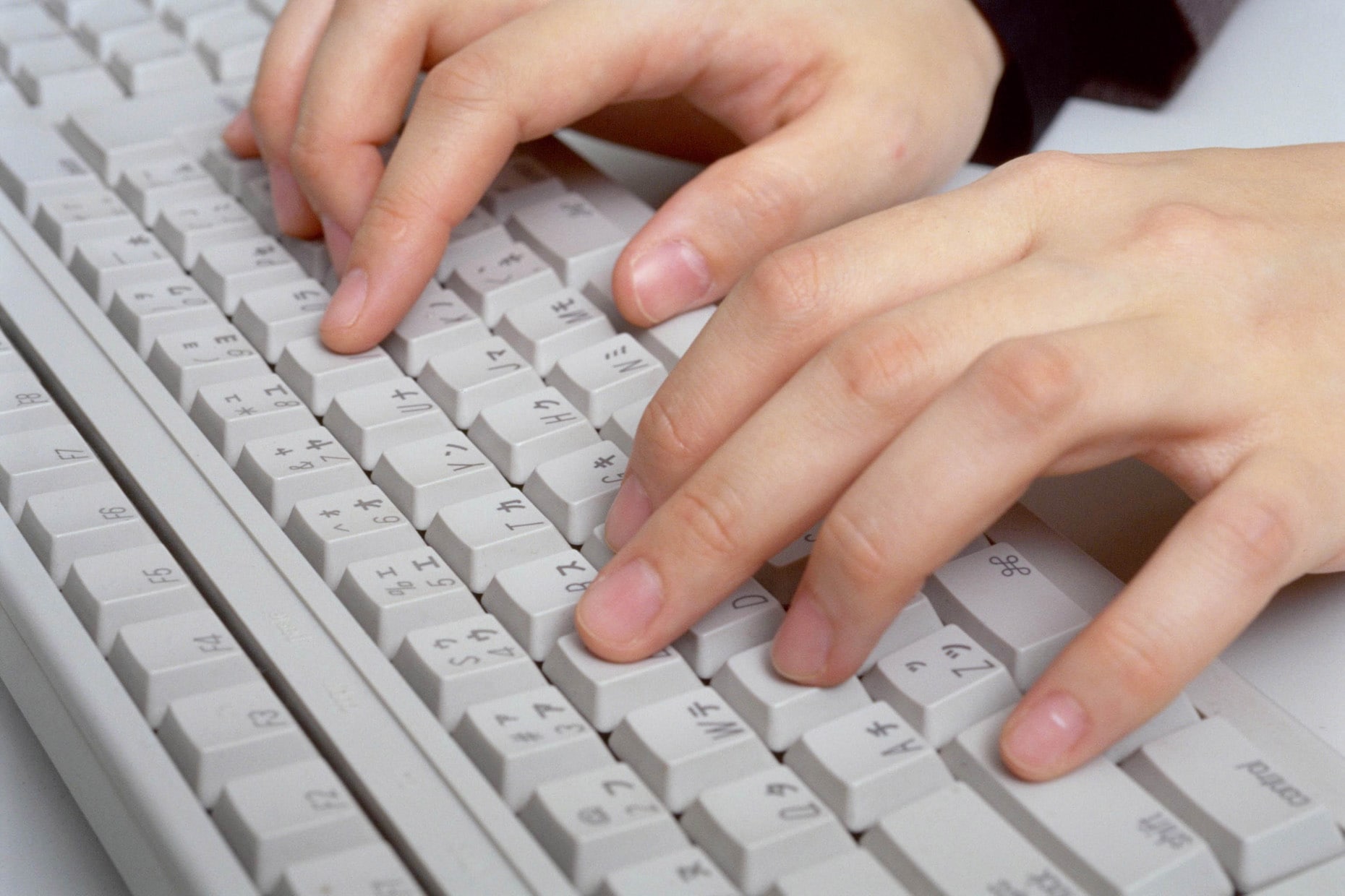 ブラインドタッチ（タッチタイピング）を習得しよう！コツや練習法