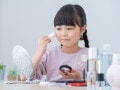 小中学生のスキンケアで絶対にやってはいけないこと4つ。子どもが「美容YouTuberのまね」は危険