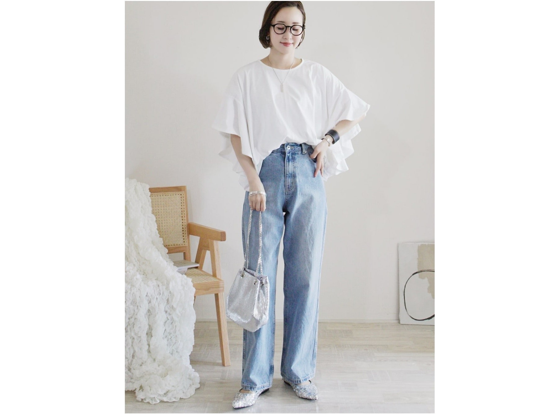 今年はフェミニンさをプラスして！ 定番「ブルーデニム」をきれいめに