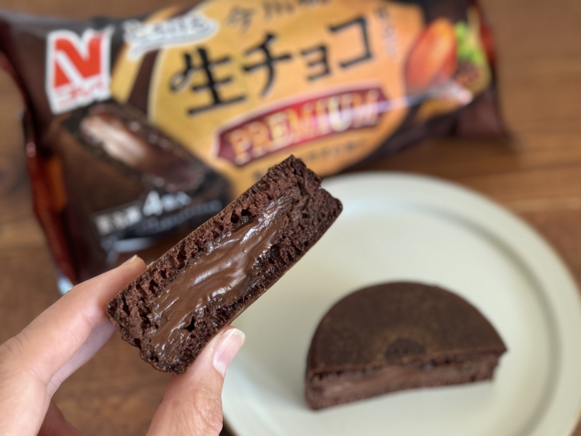 リッチな生チョコ仕立てのクリームがとろ～り！ ニチレイ季節限定